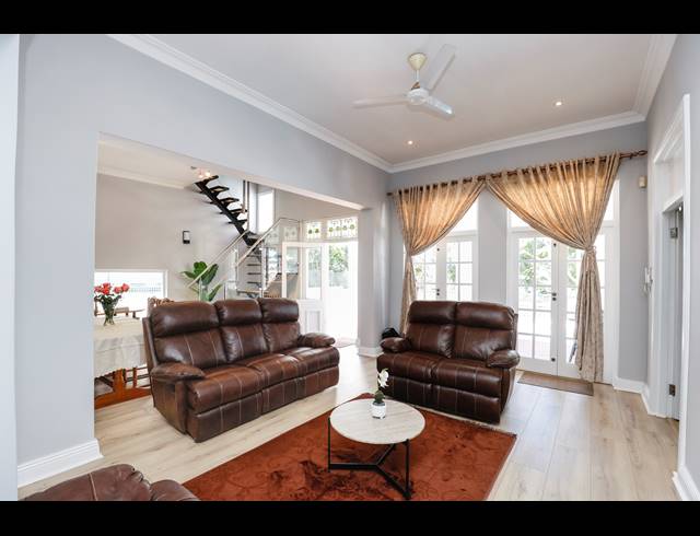 3 BEDROOM FREEHOLD FOR SALE IN ESSENWOOD